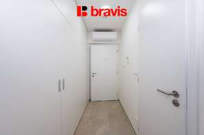 Pronájem bytu 1+kk, ulice Příkop, novostavba, klimatizace, sklep