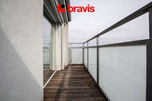 Pronájem mezonetu s nádherným výhledem na Brno a dispozicí 3+kk, Brno - Ponava, ulice Domažlická, terasa, balkon, sklep, klimatizace, kinoplátno a úklid dvakrát měsíčně v ceně