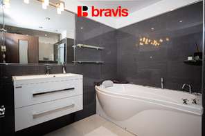 Pronájem mezonetu s nádherným výhledem na Brno a dispozicí 3+kk, Brno - Ponava, ulice Domažlická, terasa, balkon, sklep, klimatizace, kinoplátno a úklid dvakrát měsíčně v ceně