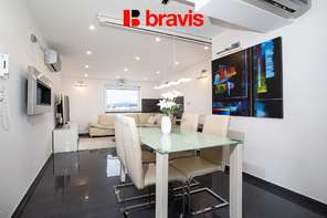 Pronájem mezonetu s nádherným výhledem na Brno a dispozicí 3+kk, Brno - Ponava, ulice Domažlická, terasa, balkon, sklep, klimatizace, kinoplátno a úklid dvakrát měsíčně v ceně