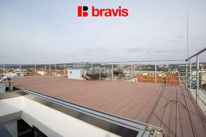 Pronájem mezonetu s nádherným výhledem na Brno a dispozicí 3+kk, Brno - Ponava, ulice Domažlická, terasa, balkon, sklep, klimatizace, kinoplátno a úklid dvakrát měsíčně v ceně