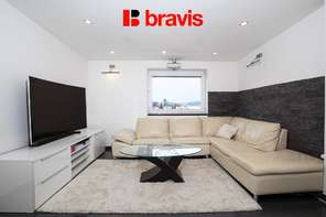 Pronájem mezonetu s nádherným výhledem na Brno a dispozicí 3+kk, Brno - Ponava, ulice Domažlická, terasa, balkon, sklep, klimatizace, kinoplátno a úklid dvakrát měsíčně v ceně