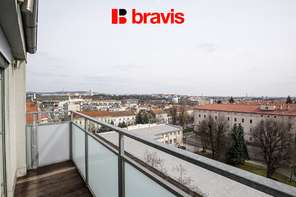 Pronájem mezonetu s nádherným výhledem na Brno a dispozicí 3+kk, Brno - Ponava, ulice Domažlická, terasa, balkon, sklep, klimatizace, kinoplátno a úklid dvakrát měsíčně v ceně
