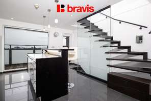 Pronájem mezonetu s nádherným výhledem na Brno a dispozicí 3+kk, Brno - Ponava, ulice Domažlická, terasa, balkon, sklep, klimatizace, kinoplátno a úklid dvakrát měsíčně v ceně