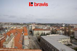 Pronájem mezonetu s nádherným výhledem na Brno a dispozicí 3+kk, Brno - Ponava, ulice Domažlická, terasa, balkon, sklep, klimatizace, kinoplátno a úklid dvakrát měsíčně v ceně