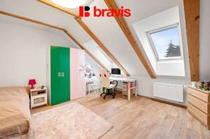 Prodej útulného mezonetového bytu 4+kk ,113 m² s parkovacím stáním , Jinačovice u Brna, klimatizován