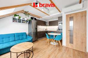 Prodej útulného mezonetového bytu 4+kk ,113 m² s parkovacím stáním , Jinačovice u Brna, klimatizován