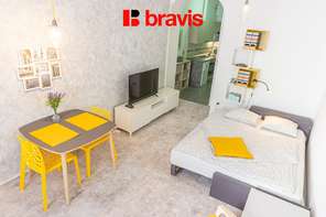 Pronájem bytu 1+1 30 m², Brno - Staré Brno, ulice Křížova - klidný vnitroblok v blízkosti Mendlova náměstí