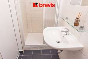 Pronájem bytu 1+1 30 m², Brno - Staré Brno, ulice Křížova - klidný vnitroblok v blízkosti Mendlova náměstí