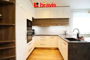 Prodej bytu 3+kk, Šlapanice u Brna, ulice Brněnská Pole, klimatizace, lodžie, sklep, šatna