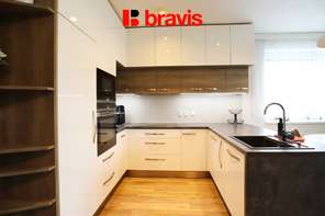 Prodej bytu 3+kk, Šlapanice u Brna, ulice Brněnská Pole, klimatizace, lodžie, sklep, šatna