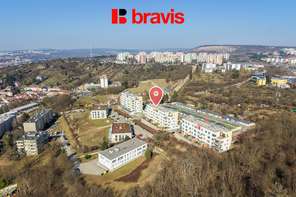 Prodej moderního bytu 1+1, ulice Líšeňská, šatna, balkón