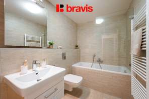 Prodej moderního bytu 1+1, ulice Líšeňská, šatna, balkón