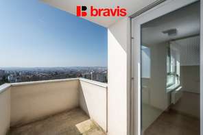 Prodej moderního bytu 1+1, ulice Líšeňská, šatna, balkón