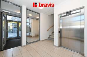 Prodej moderního bytu 1+1, ulice Líšeňská, šatna, balkón