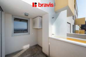 Prodej moderního bytu 1+1, ulice Líšeňská, šatna, balkón