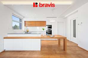 Prodej prostorného bytu 5+kk, dva balkóny a dvě garážové stání – Brno Líšeň