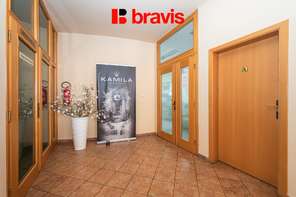 Prodej gastronomického a zábavního komplexu: v srdci Hodonína, pozemek 1000m² , dvě restaurace, bowling, kulečník, šipky