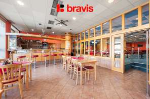 Prodej gastronomického a zábavního komplexu: v srdci Hodonína, pozemek 1000m² , dvě restaurace, bowling, kulečník, šipky