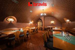 Prodej gastronomického a zábavního komplexu: v srdci Hodonína, pozemek 1000m² , dvě restaurace, bowling, kulečník, šipky