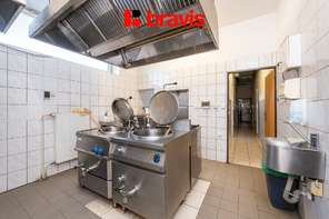 Prodej gastronomického a zábavního komplexu: v srdci Hodonína, pozemek 1000m² , dvě restaurace, bowling, kulečník, šipky