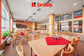 Prodej gastronomického a zábavního komplexu: v srdci Hodonína, pozemek 1000m² , dvě restaurace, bowling, kulečník, šipky