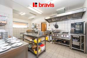 Prodej gastronomického a zábavního komplexu: v srdci Hodonína, pozemek 1000m² , dvě restaurace, bowling, kulečník, šipky