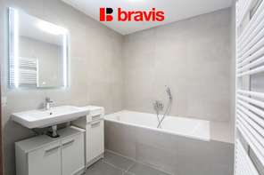 Pronájem nadstandardního bytu 3+kk s balkonem, garážovým stáním a sklepem, Palác Trnitá, Brno centrum