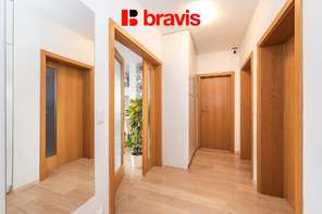 Prodej nízkonákladového bytu 3+kk, Brno - Žebětín, OV, terasa, parkovací stání, ul. Helenčina