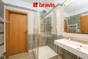 Prodej nízkonákladového bytu 3+kk, Brno - Žebětín, OV, terasa, parkovací stání, ul. Helenčina