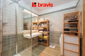 Prodej nízkonákladového bytu 3+kk, Brno - Žebětín, OV, terasa, parkovací stání, ul. Helenčina