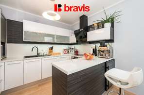 Prodej nízkonákladového bytu 3+kk, Brno - Žebětín, OV, terasa, parkovací stání, ul. Helenčina