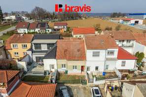 Prodej rodinného domu 4+1, Střelice u Brna, dvůr, předzahrádka