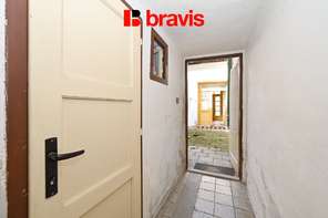 Prodej rodinného domu 4+1, Střelice u Brna, dvůr, předzahrádka