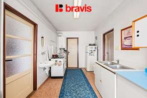 Prodej rodinného domu 4+1, Střelice u Brna, dvůr, předzahrádka