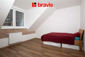 Prodej moderního rodinného domu 5+kk se zahradou a garáží, Velatice - Brno-venkov