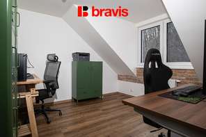 Prodej moderního rodinného domu 5+kk se zahradou a garáží, Velatice - Brno-venkov