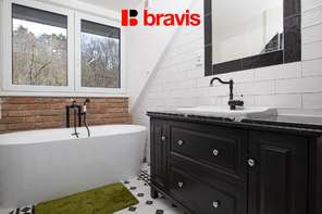 Prodej moderního rodinného domu 5+kk se zahradou a garáží, Velatice - Brno-venkov