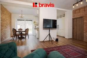 Prodej moderního rodinného domu 5+kk se zahradou a garáží, Velatice - Brno-venkov