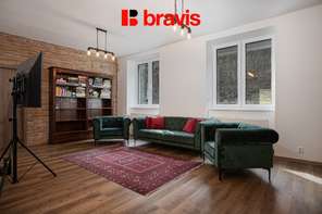 Prodej moderního rodinného domu 5+kk se zahradou a garáží, Velatice - Brno-venkov