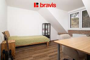 Prodej moderního rodinného domu 5+kk se zahradou a garáží, Velatice - Brno-venkov