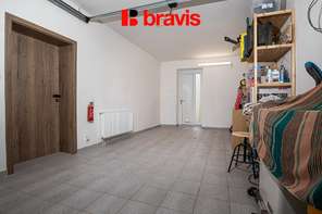 Prodej moderního rodinného domu 5+kk se zahradou a garáží, Velatice - Brno-venkov