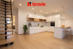 Prodej moderní novostavby bytu 2+kk+podkrovní úložný prostor, ulice Charbulova, balkon, parkování