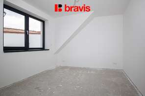 Prodej moderní novostavby bytu 2+kk+podkrovní úložný prostor, ulice Charbulova, balkon, parkování