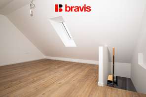 Prodej moderní novostavby bytu 2+kk+podkrovní úložný prostor, ulice Charbulova, balkon, parkování