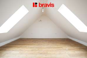 Prodej moderní novostavby bytu 2+kk+podkrovní úložný prostor, ulice Charbulova, balkon, parkování