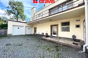 Pronájem atypicky řešeného bytu 2+1, Masarykova čtvrť, Lipová ul., parkování, terasa