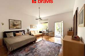 Pronájem atypicky řešeného bytu 2+1, Masarykova čtvrť, Lipová ul., parkování, terasa