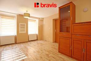 Pronájem bytu 1+kk, ul. Skálova, Rousínov, samostatný vstup, částečně zařízený, internet v ceně