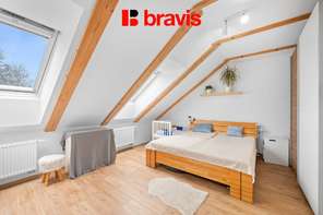 Prodej útulného mezonetového bytu 4+kk ,113 m² s parkovacím stáním , Jinačovice u Brna, klimatizován